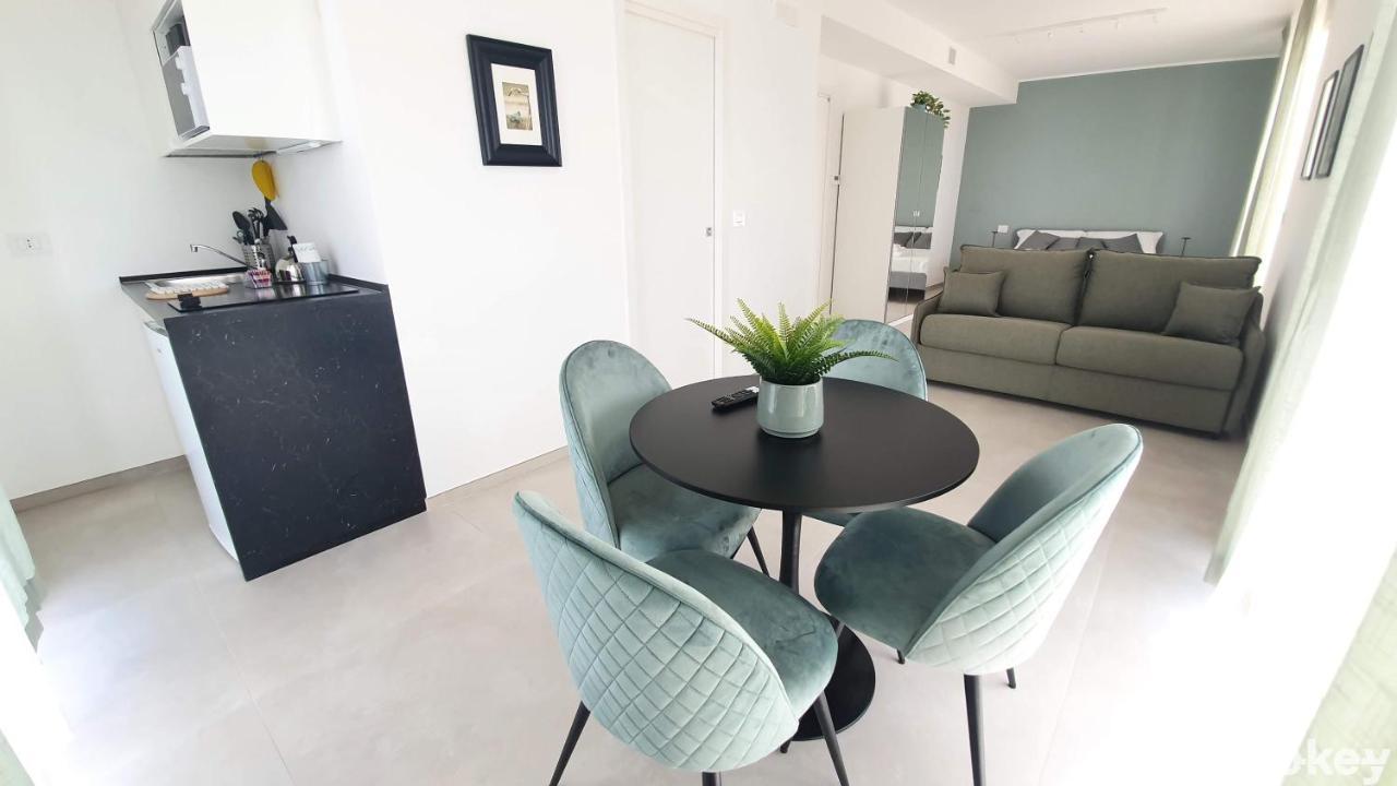 Villa Mediterranea Apartments - Seaview, Pool & Garden Bari Extérieur photo