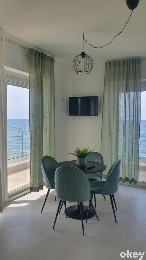 Villa Mediterranea Apartments - Seaview, Pool & Garden Bari Extérieur photo