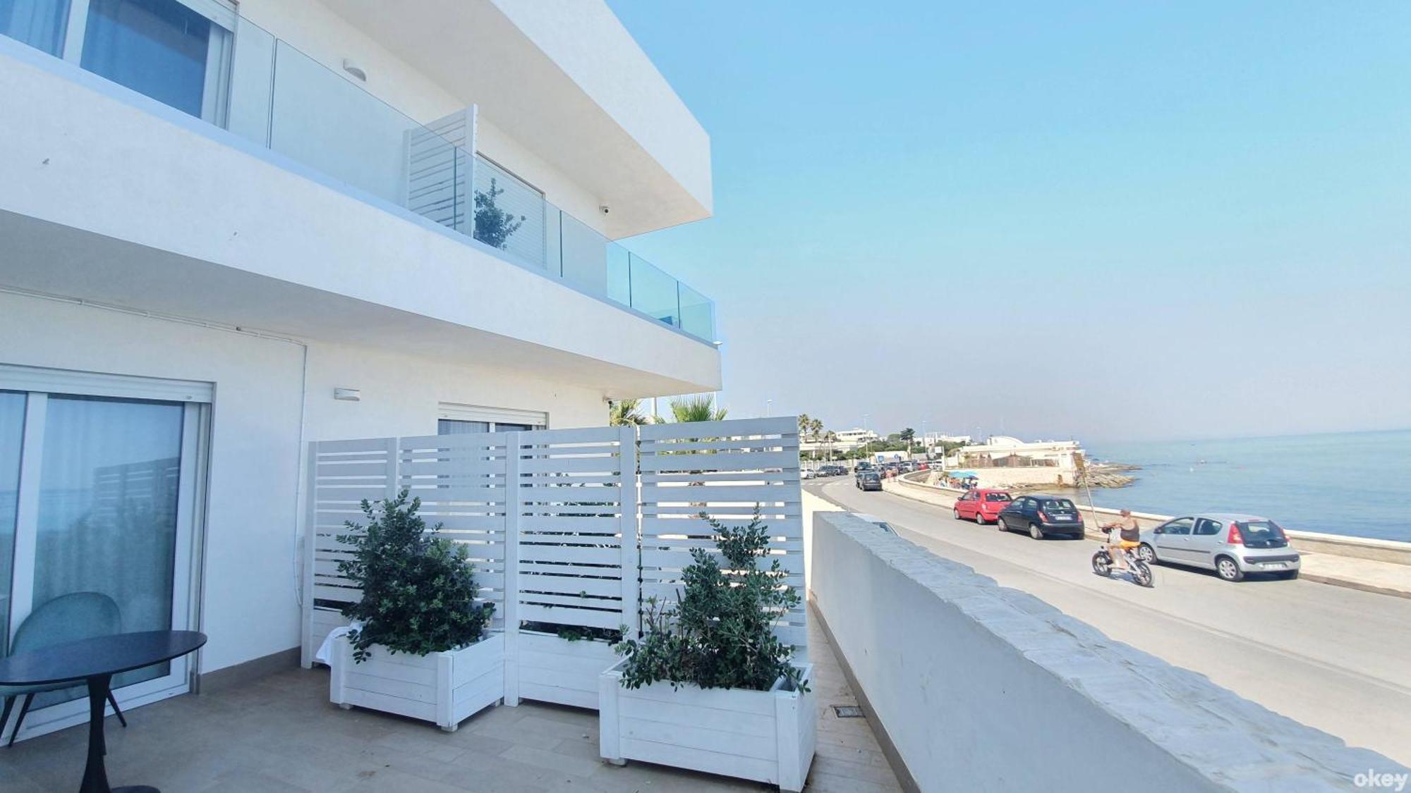 Villa Mediterranea Apartments - Seaview, Pool & Garden Bari Extérieur photo