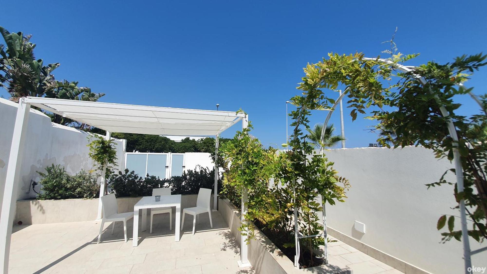 Villa Mediterranea Apartments - Seaview, Pool & Garden Bari Extérieur photo